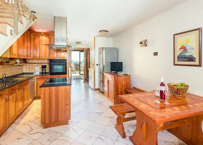Appartamento Antonella & Napoletano-2 By Interhome